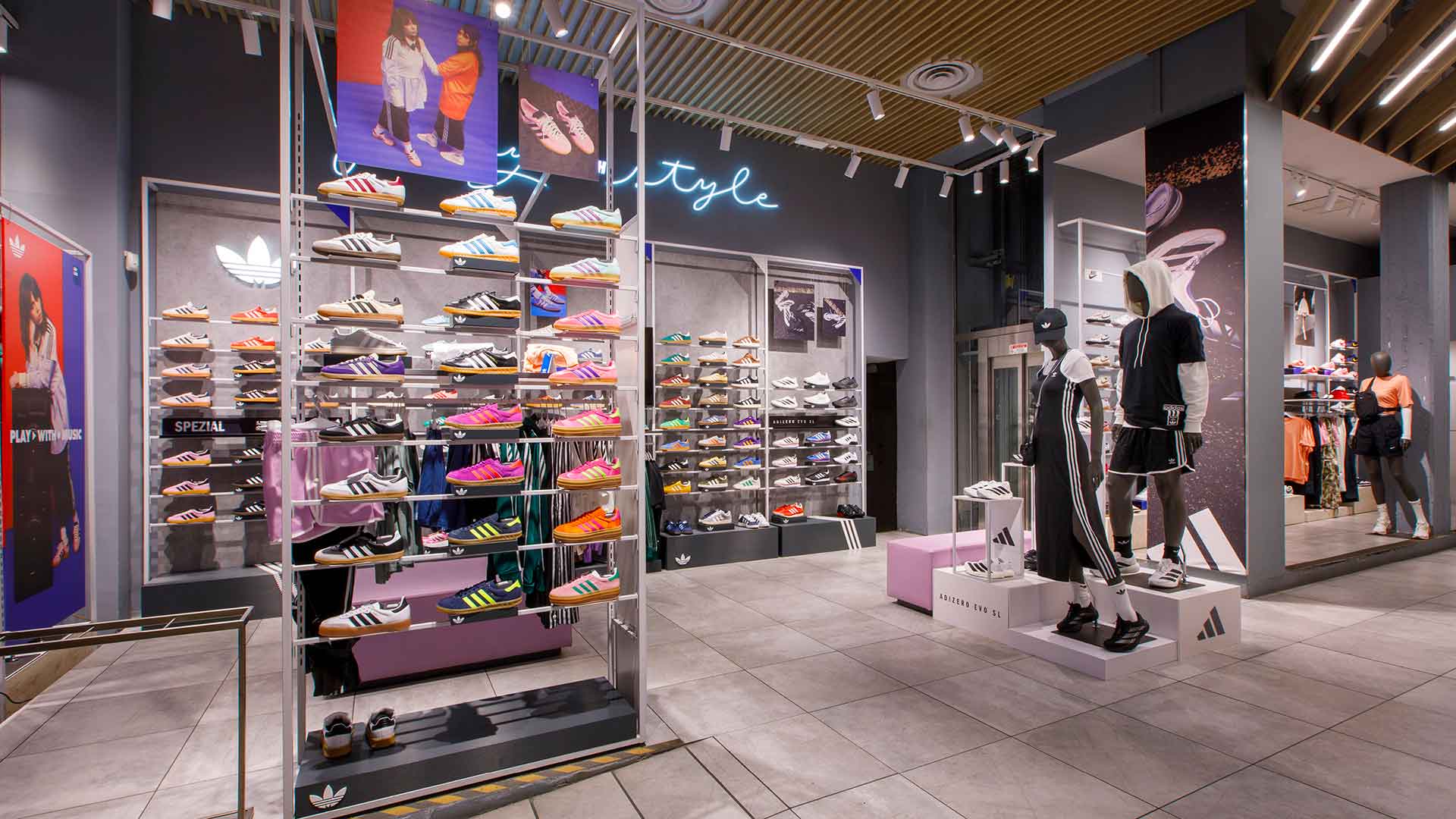 ADIDAS-BRANDED-WALL-IMG01